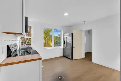 709 SW 4th Ct #4, Fort Lauderdale: photo 1 of 11