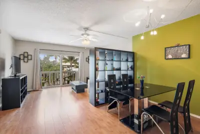 424 N Riverside Dr #204, Pompano Beach: photo 1 of 9
