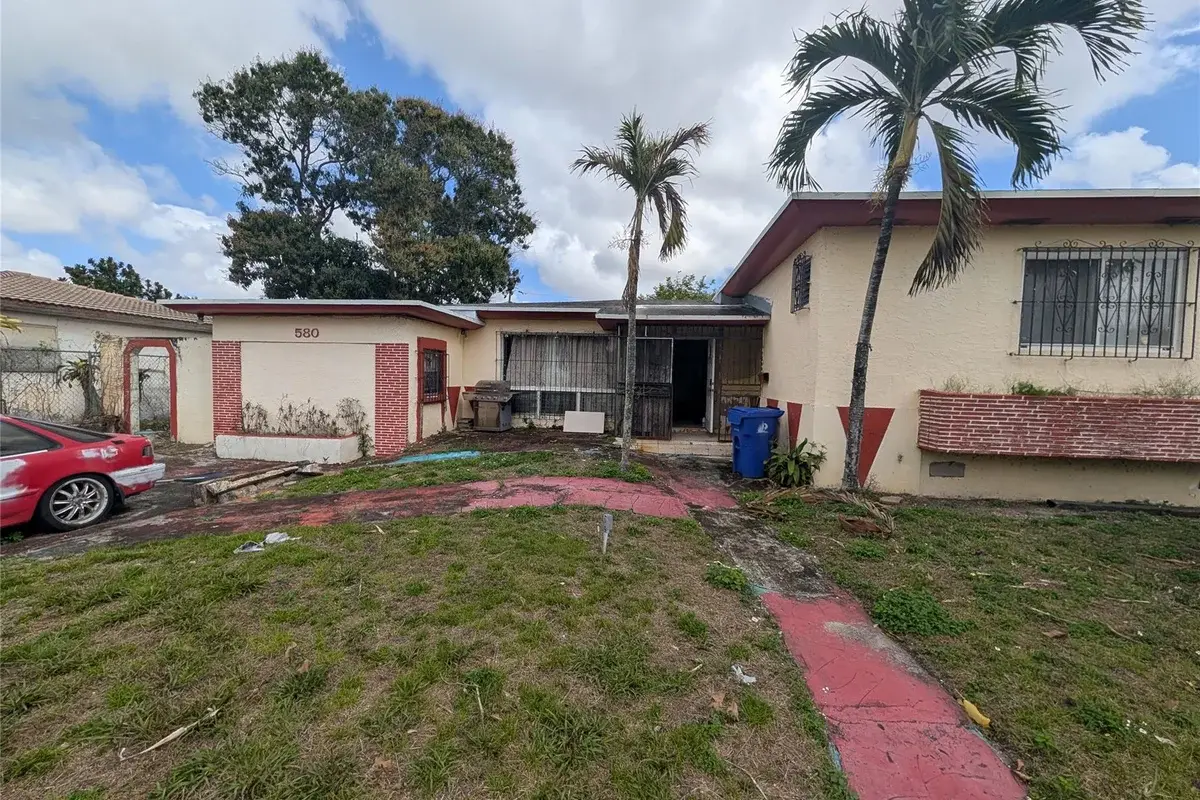 580 E Campus Cir, Fort Lauderdale: photo 1 of 1