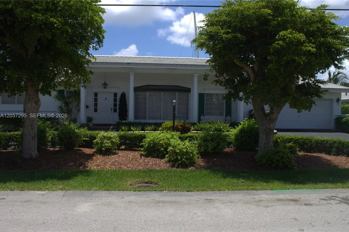 3440 NE 170th St, North Miami Beach: photo 1 of 26