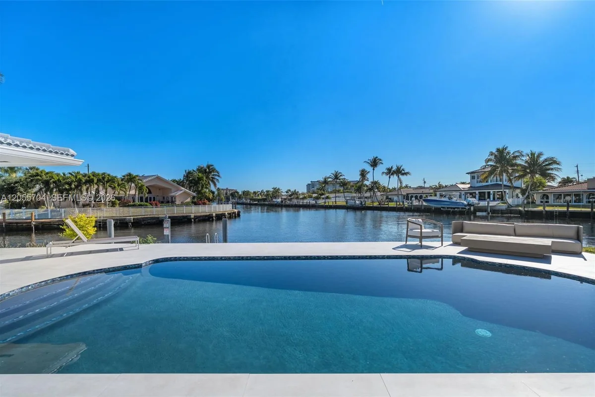 670 SE 7th Ave, Pompano Beach: photo 1 of 24