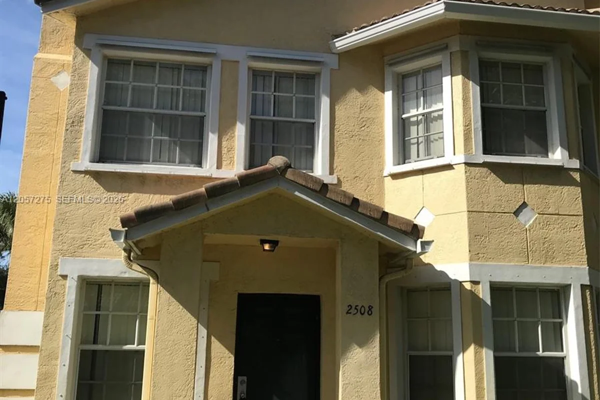 2508 Belmont Ln, North Lauderdale: photo 1 of 16