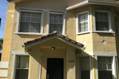 2508 Belmont Ln, North Lauderdale: photo 1 of 16