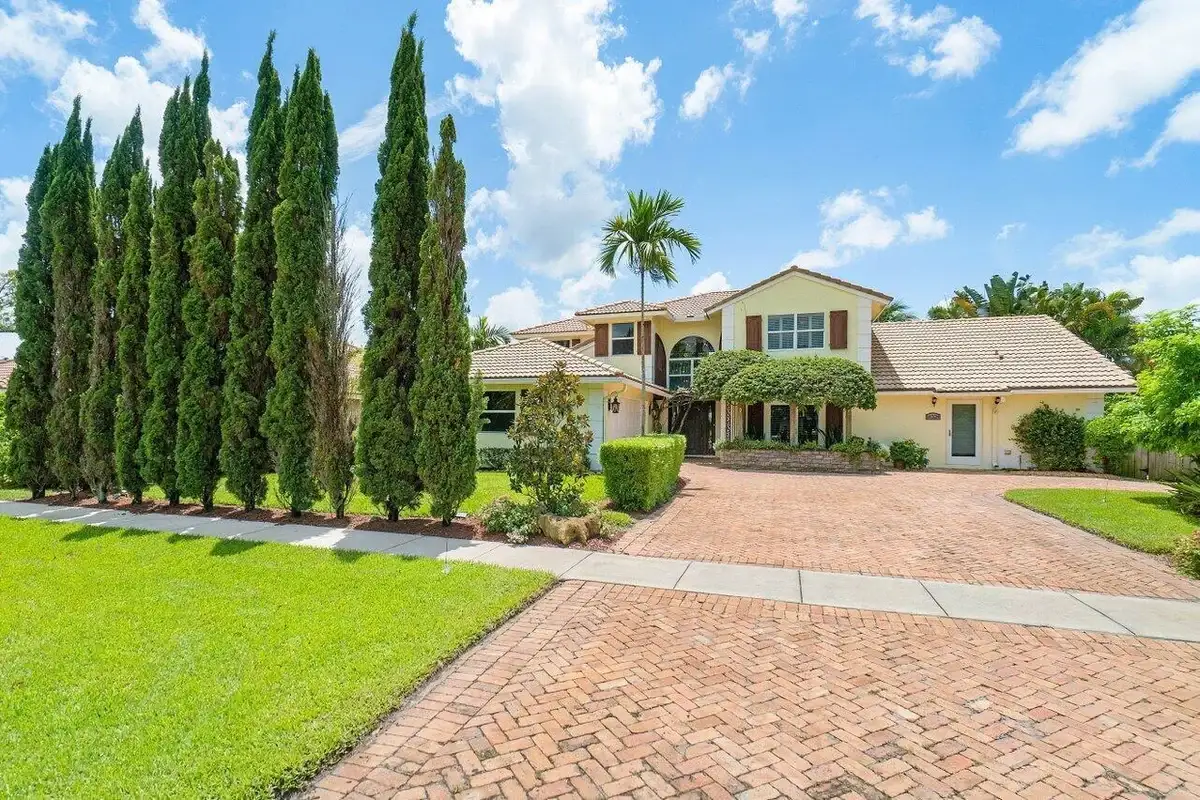 14324 Paddock Dr, Wellington: photo 1 of 33