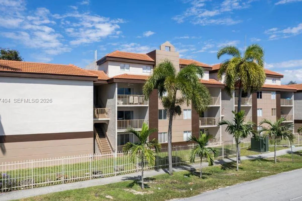 15201 SW 80th St #207, Miami: photo 1 of 14