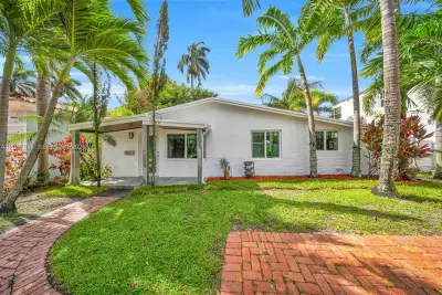 1104 NE 85th St, Miami: photo 1 of 69