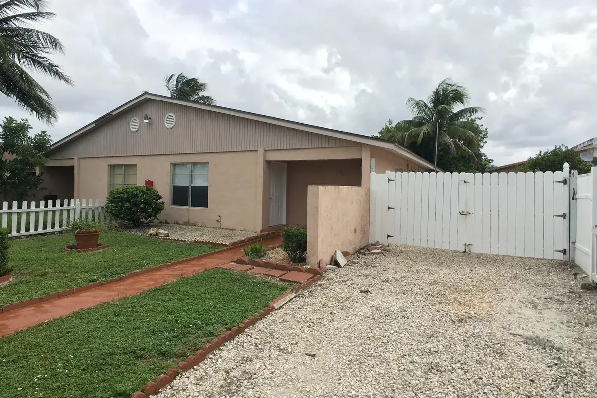 5852 Albert Rd, West Palm Beach: photo 1 of 4