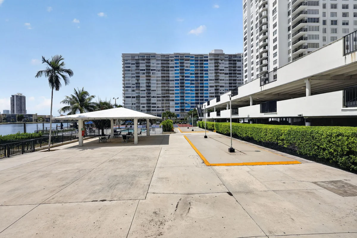 2780 NE 183rd St #112, Aventura: photo 1 of 27