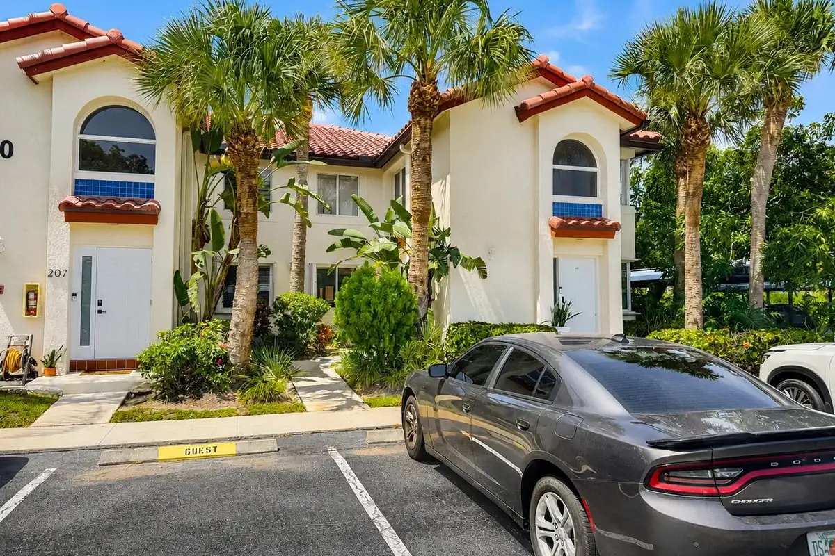 340 NW 67th St #108, Boca Raton: photo 1 of 38