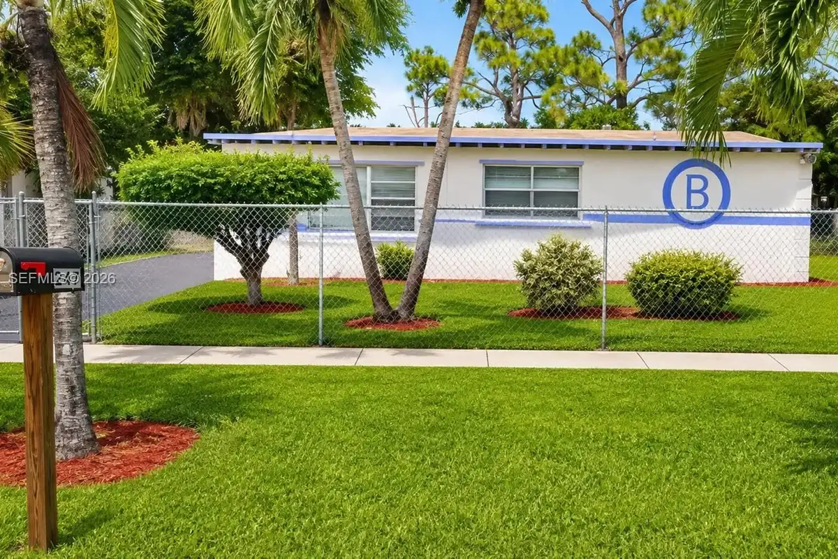 247 SW 21st Way, Fort Lauderdale: photo 1 of 14