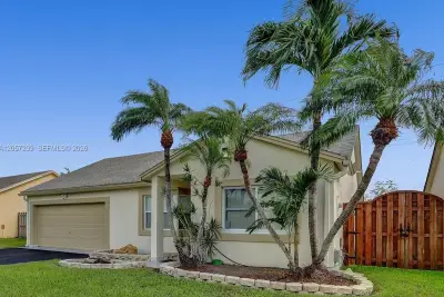 11529 SW 133rd Ter, Miami: photo 1 of 36