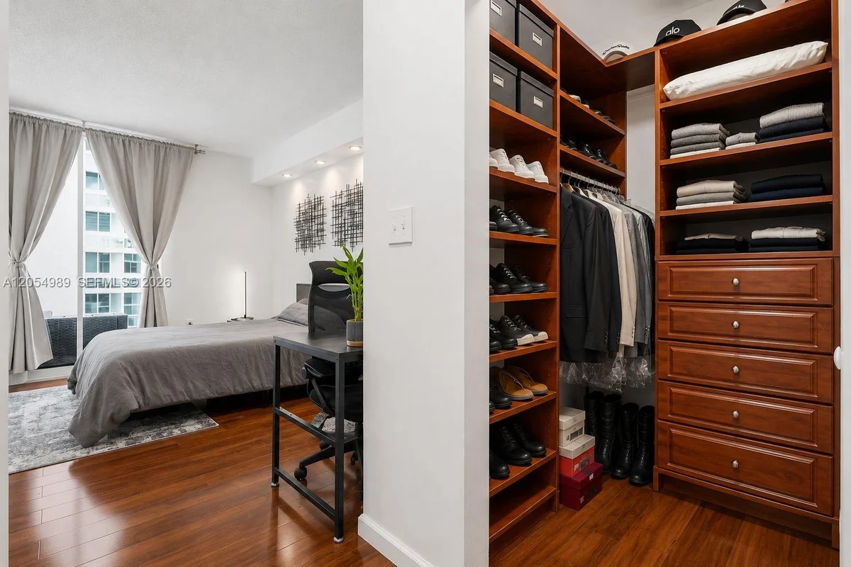 5085 NW 7th St #906, Miami: photo 1 of 25