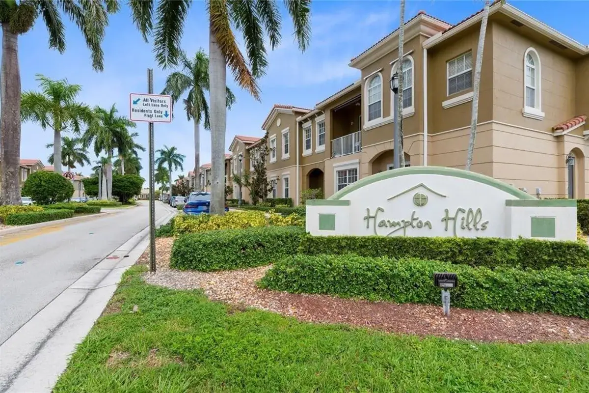 5754 Hampton Hills Blvd, Tamarac: photo 1 of 17
