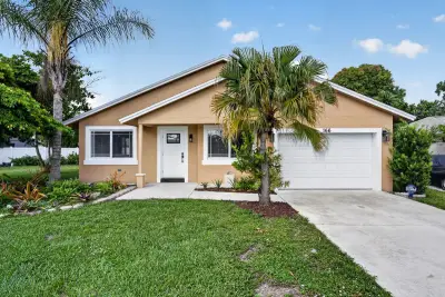166 Raintree, Jupiter: photo 1 of 41