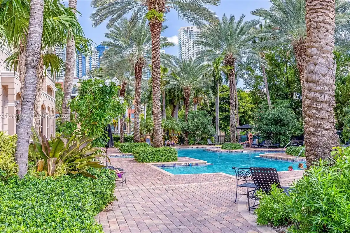 17145 N Bay Rd #4301, Sunny Isles Beach: photo 1 of 7