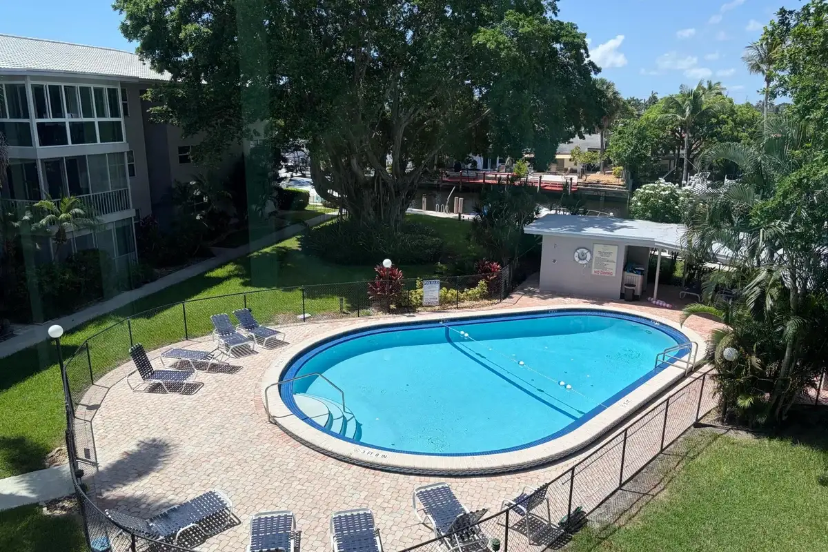 1200 SW 12th St SW #304, Fort Lauderdale: photo 1 of 11