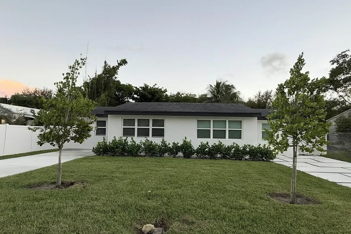 118 SW 7th St, Delray Beach: photo 1 of 48