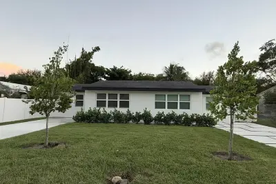 118 SW 7th St, Delray Beach: photo 1 of 48