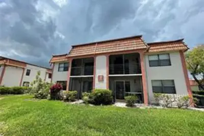 871 NE 207th Ln #104-15, Miami: photo 1 of 10