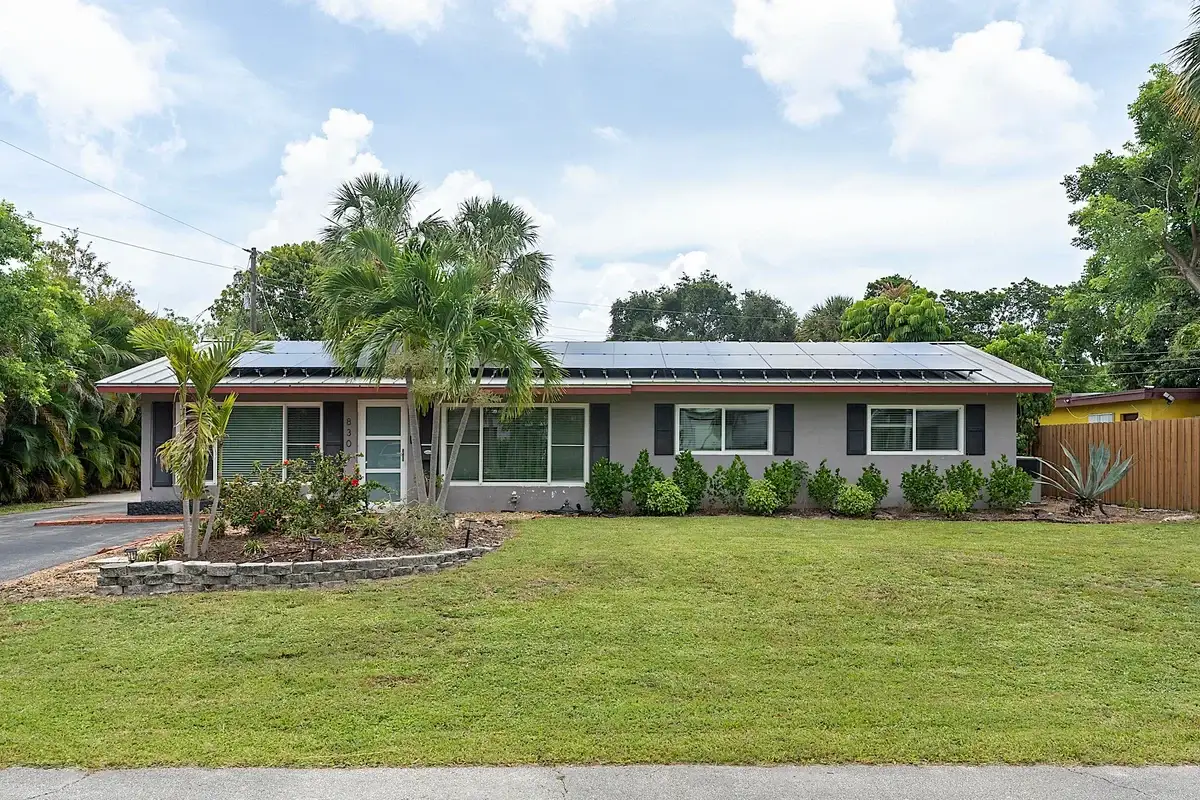 830 SW 1st Ave, Pompano Beach: photo 1 of 43