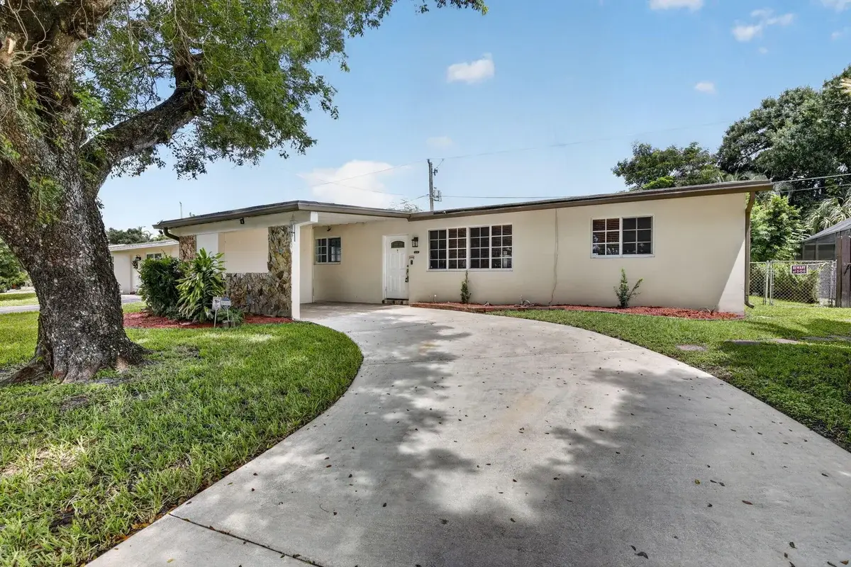 7231 Freedom St, Hollywood: photo 1 of 44