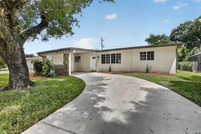 7231 Freedom St, Hollywood: photo 1 of 44
