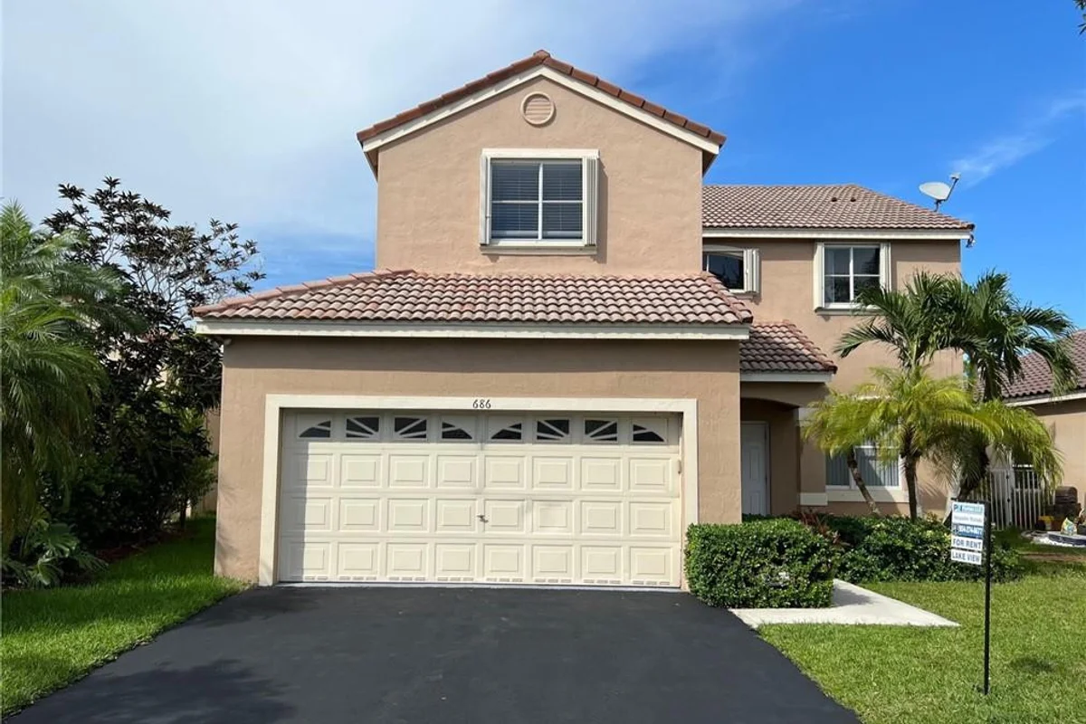 686 Lone Pine Ln, Weston: photo 1 of 27