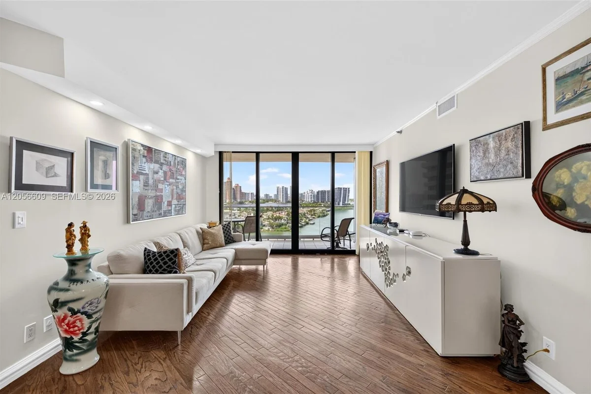 2800 Island Blvd #1005, Aventura: photo 1 of 45