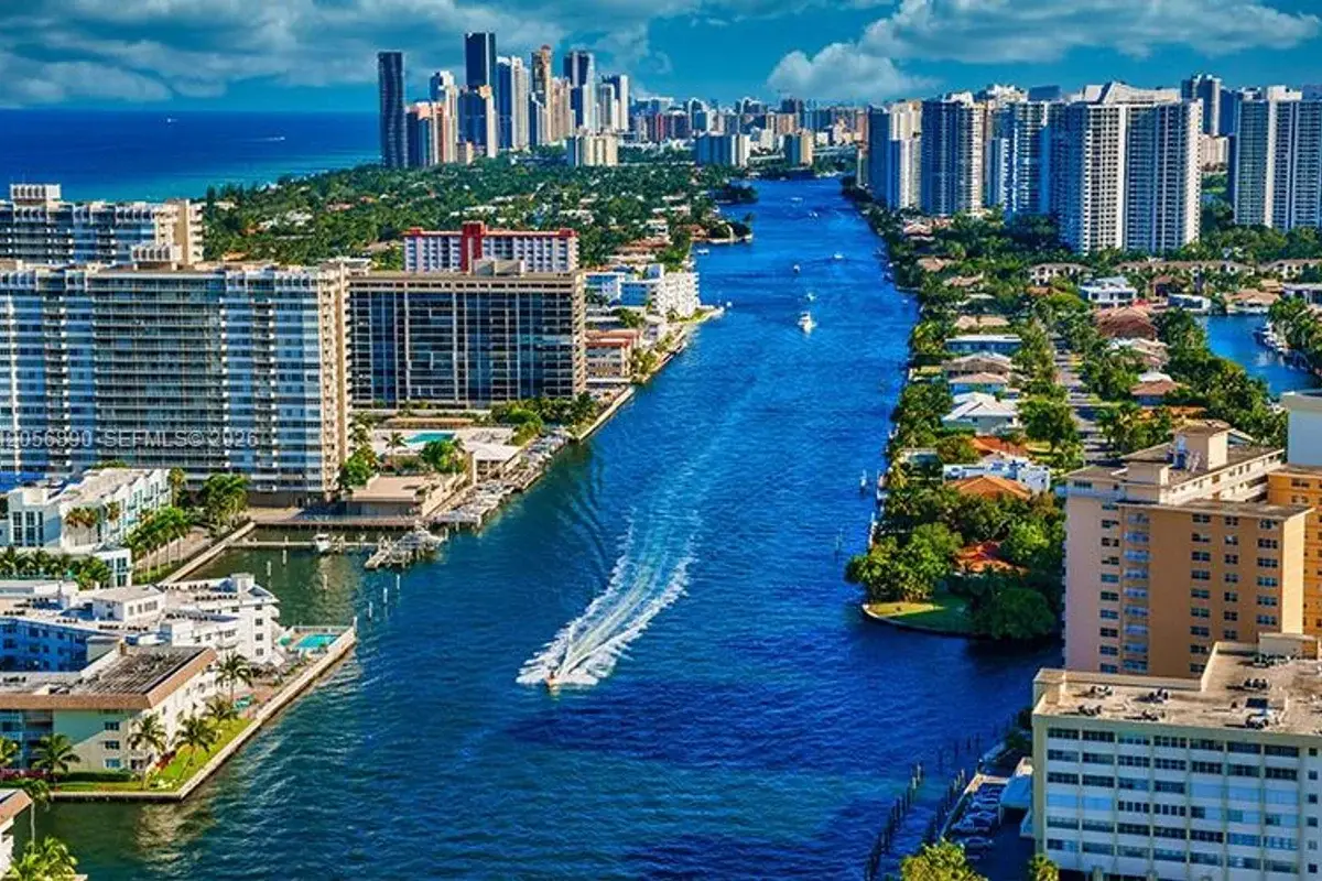 800 Parkview Dr #410, Hallandale Beach: photo 1 of 9