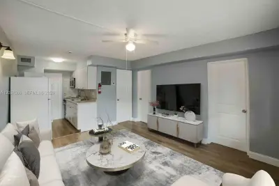 817 NW 12th Ave #1, Fort Lauderdale: photo 1 of 13