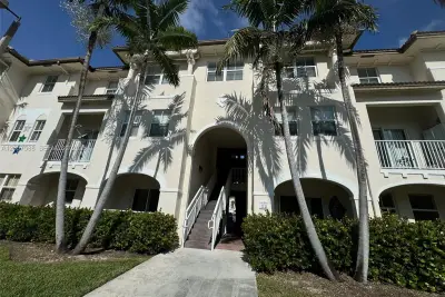 11601 NW 89 St #106, Doral: photo 1 of 34