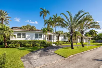 9520 E Broadview Dr, Bay Harbor Islands: photo 1 of 27