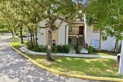 13920 SW 93rd Ln, Miami: photo 1 of 19