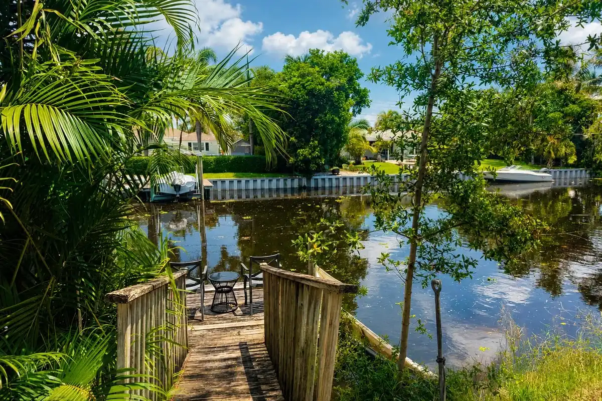 2452 Waterside Dr, Lake Worth: photo 1 of 10
