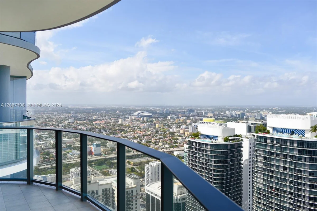 1000 Brickell Plz #PH5907, Miami: photo 1 of 26