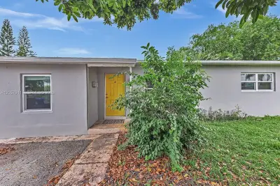 1636 NE 15th Ave, Fort Lauderdale: photo 1 of 34