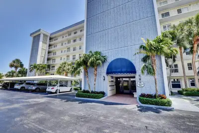 1 Harbourside Dr #3603, Delray Beach: photo 1 of 67
