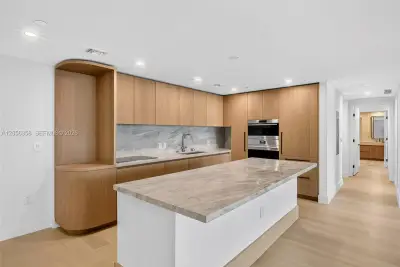 1176 97th #701, Bay Harbor Islands: photo 1 of 40