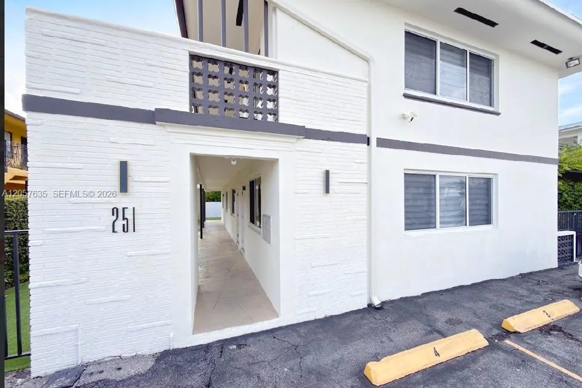 251 NW 57th Ave, Miami: photo 1 of 21