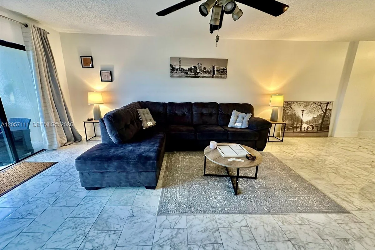 800 NE 195th St #314, Miami: photo 1 of 37