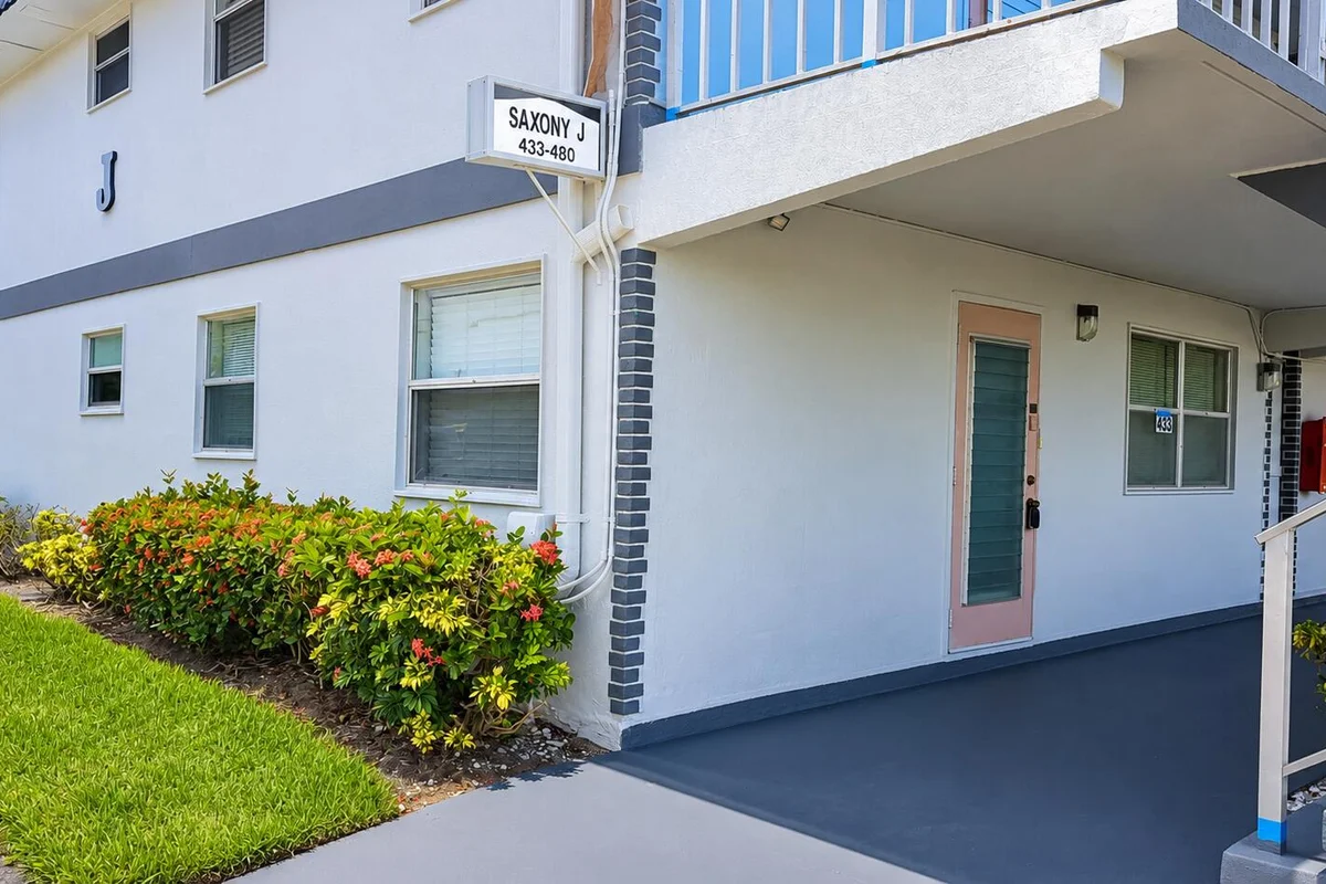 433 Saxony J Way, Delray Beach: photo 1 of 16
