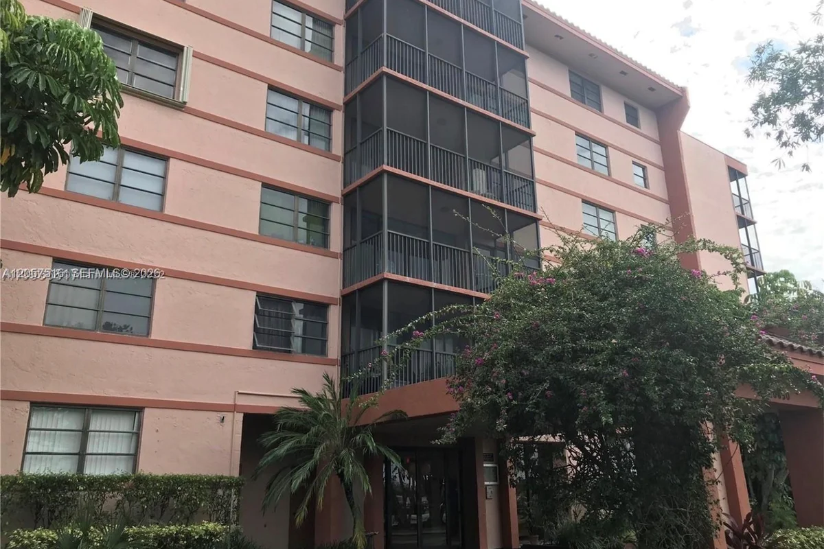 20850 San Simeon Way #107-5, Miami: photo 1 of 13
