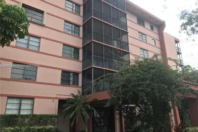 20850 San Simeon Way #107-5, Miami: photo 1 of 13