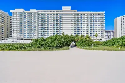5601 Collins Ave #1723, Miami Beach: photo 1 of 23