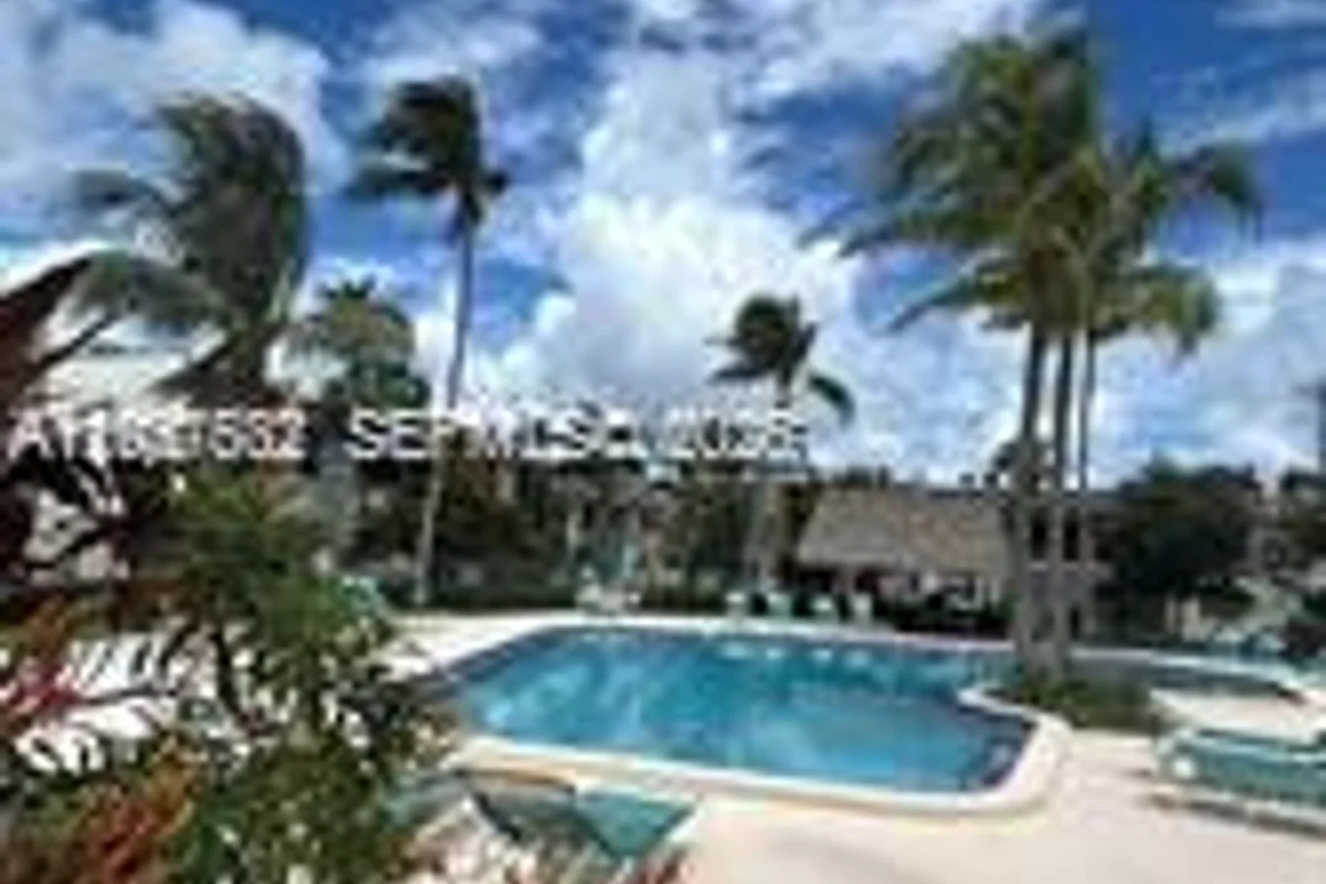 8261 SW 128th St #202, Pinecrest: photo 1 of 4