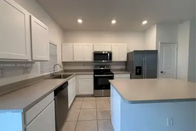 721 SW 11th St, Florida City: photo 1 of 22