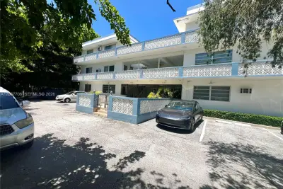 640 Pennsylvania Ave #10, Miami Beach: photo 1 of 44