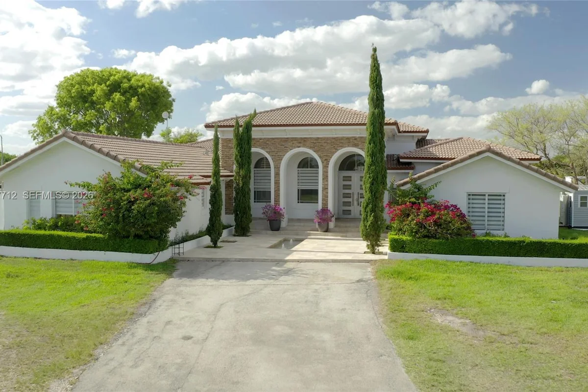 18651 SW 104th St, Miami: photo 1 of 65