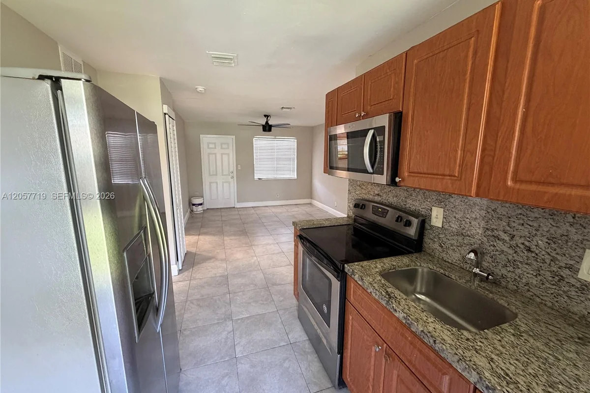 4680 SW 33rd Ave #2, Dania Beach: photo 1 of 8