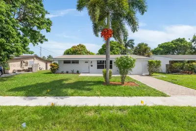6420 NW 26th St, Sunrise: photo 1 of 36